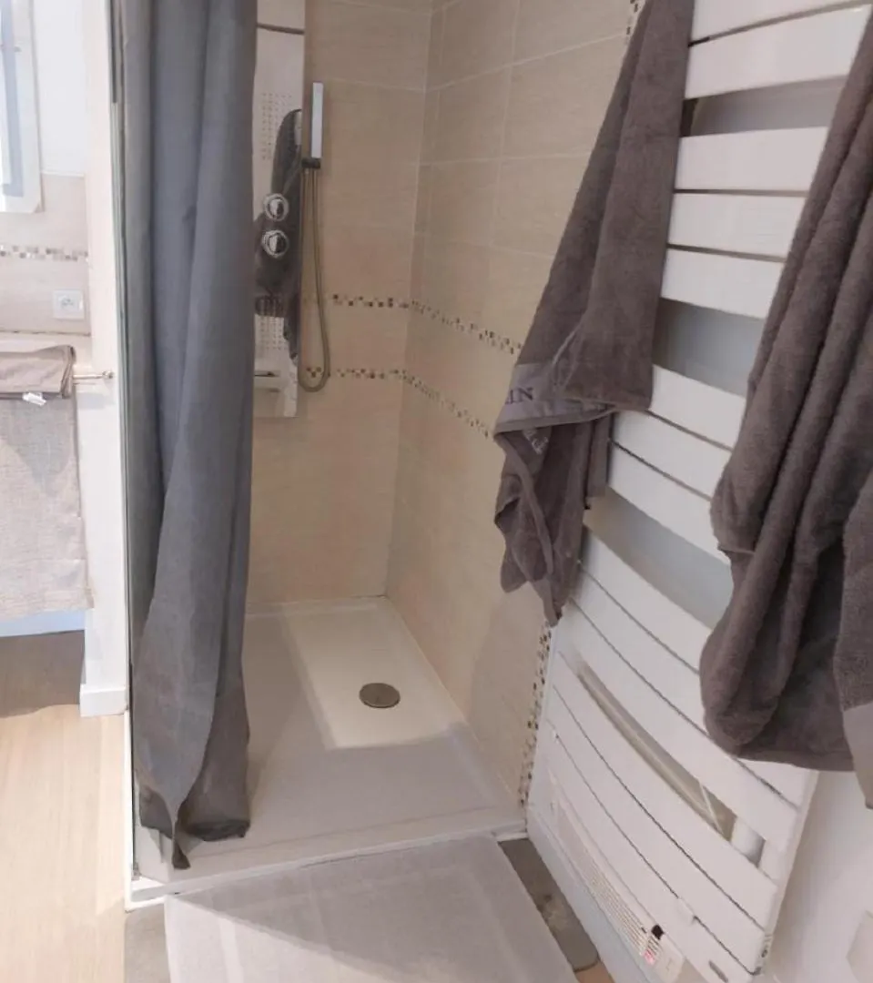 Chambre Independante Avec Terrasse Privative Le Revest-le-Eaux 0*,  France